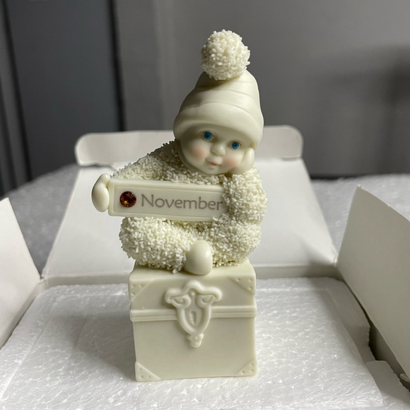 Department 56 Snowbabies November "A Smile To Treasure" Figurine - Picture 1 of 7
